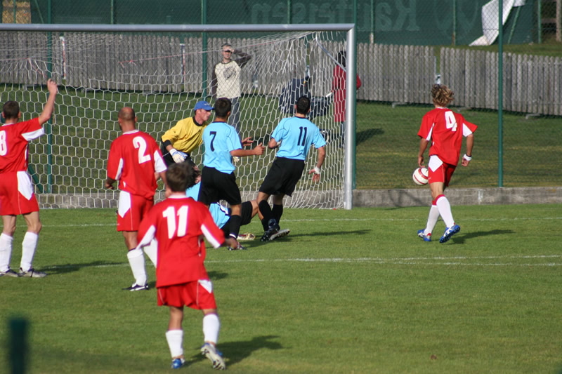 gal/08. Spieltag- SV Reischach-Rasen/2006-10-24 - SVR gg. Rasen-Antholz 054.jpg